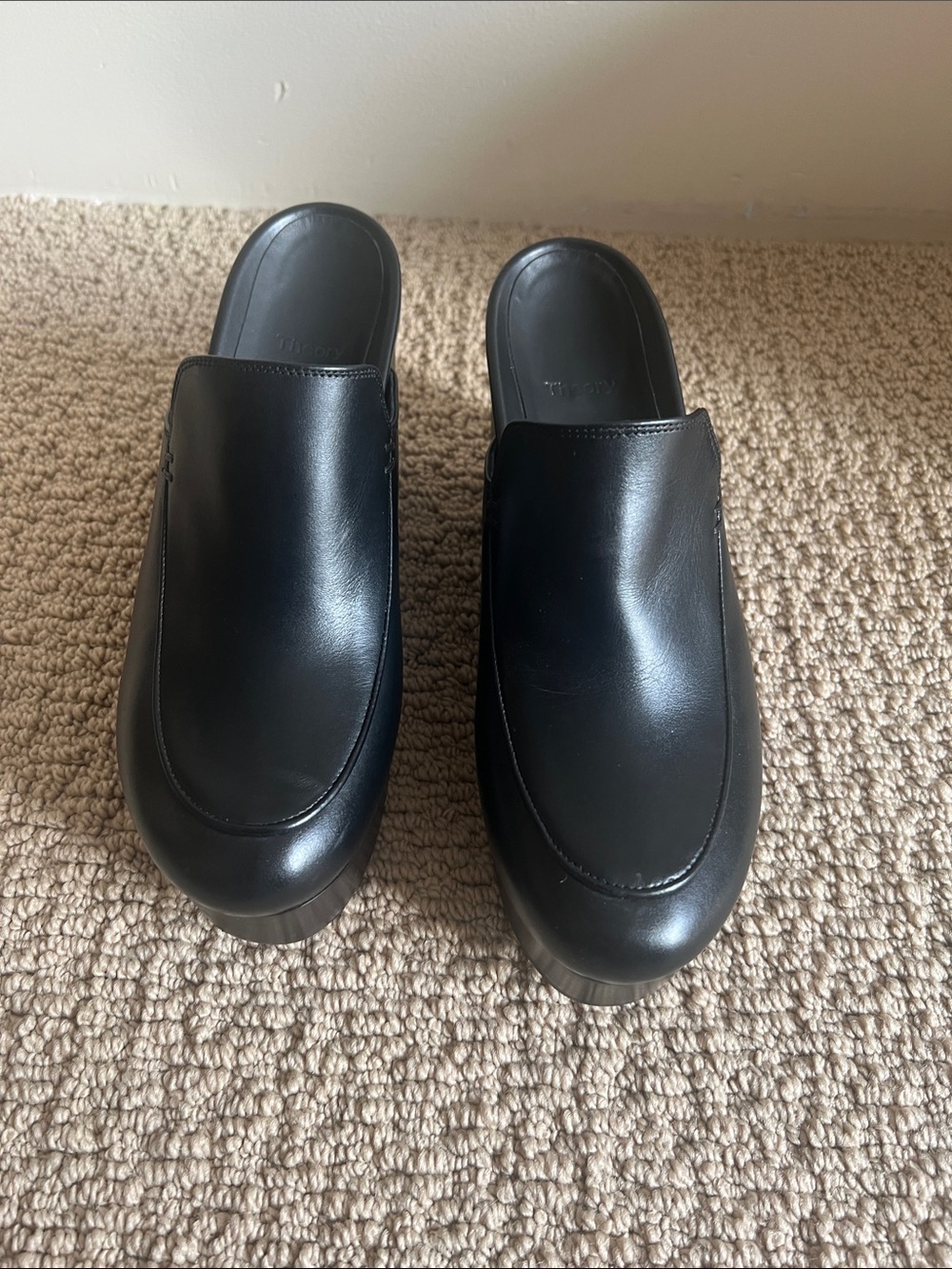 Theory Womens Size 38 Black Leather Slip-On Mules